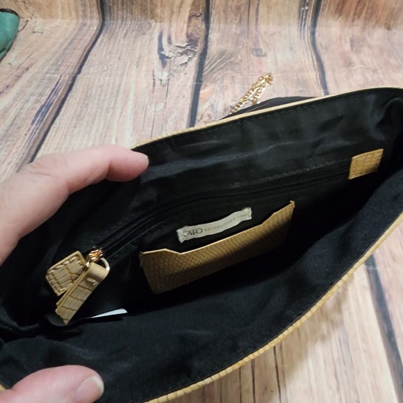 Cato Beige/Tan Textured Faux Leather Purse Gold Hardware Chain Strap 21" Drop - Picture 6 of 14